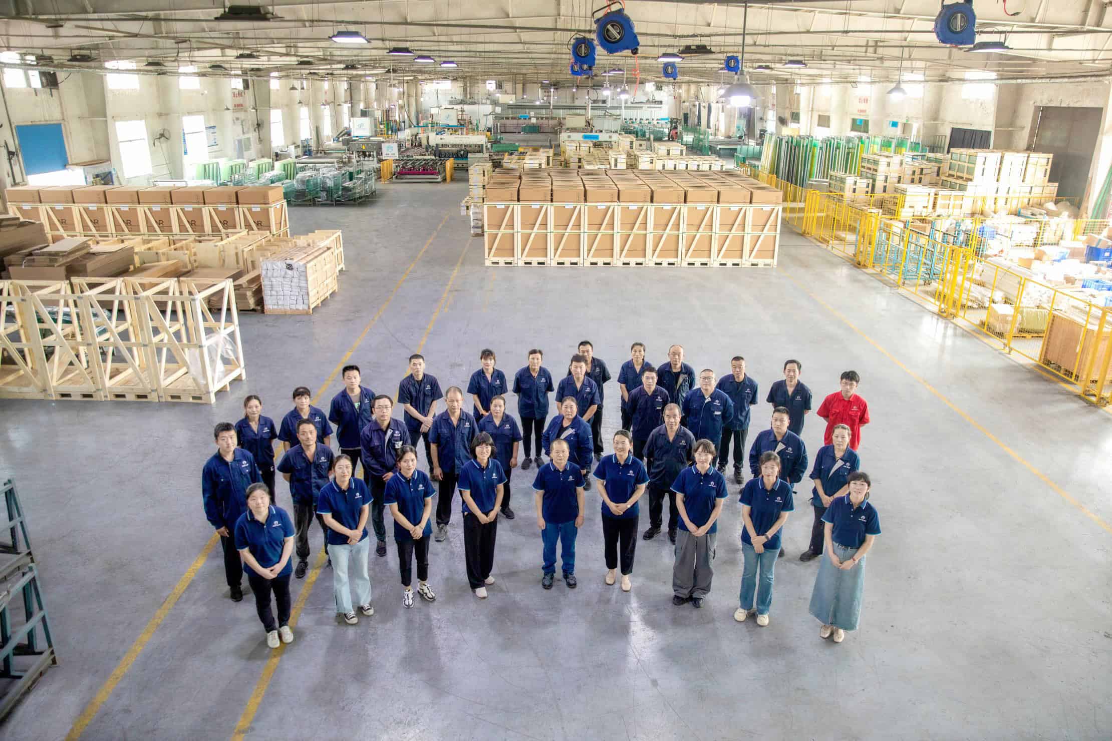 APIS Shower team in shower glass factory